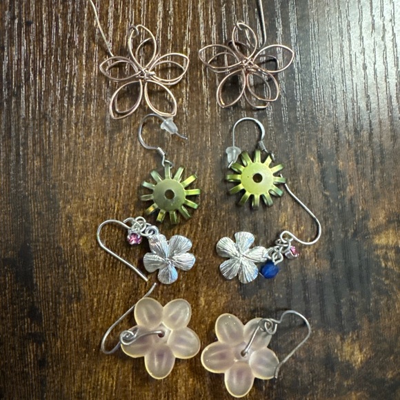 Lot of 4 Flower Dangle Drop Earrings Rose Gold Tone Green Pink Purple Floral - Picture 3 of 3